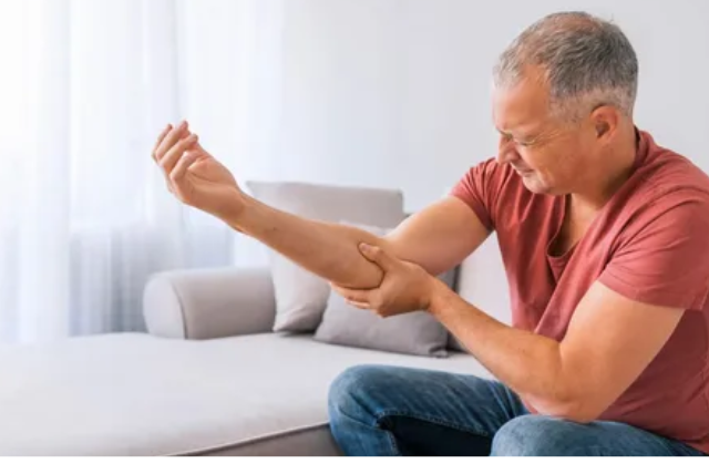 9 Practical Tips to Ease Arthritis Hand Pain in Daily Life