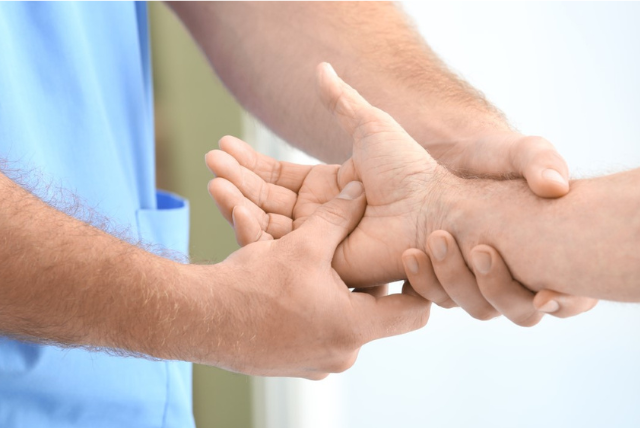 Diagnosing and Treating Common Hand and Wrist Issues